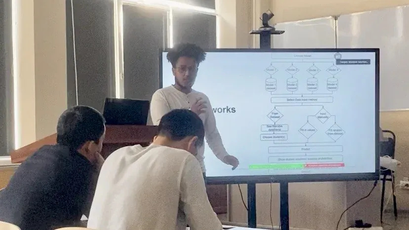 Samson presenting in Round 2 of Farabi Project Challenge.